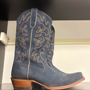 Brand new Ariat blue suede cowboy boots! In size 8.5, only worn once.